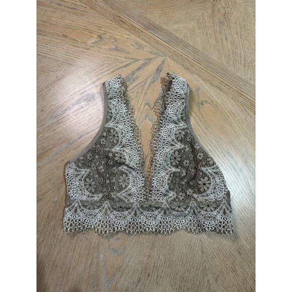 Victoria's Secret Other - Victoria’s Secret Unlined Wireless Double V Bralette size medium